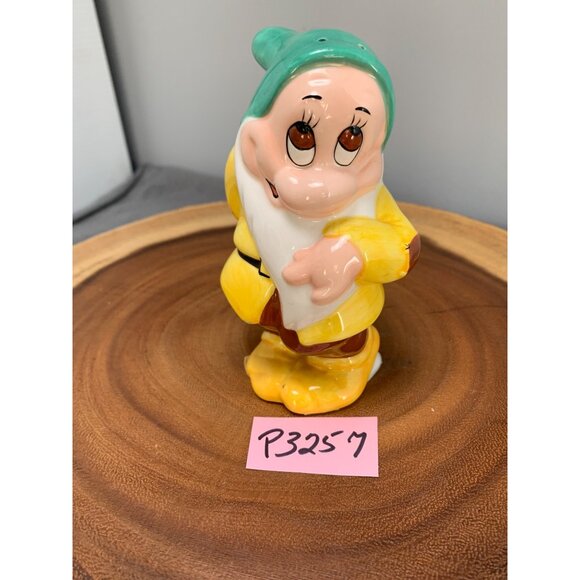 Vintage Treasure Craft Snow White Bashful Dwarf Salt & Pepper Shaker - Picture 10 of 10